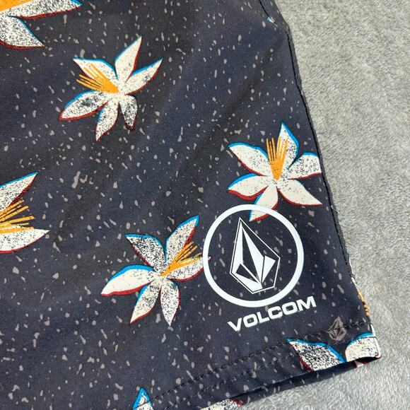 Volcom Boardshorts Tropical Floral Print Size Men’s Large Unlined Drawstring - Picture 2 of 7